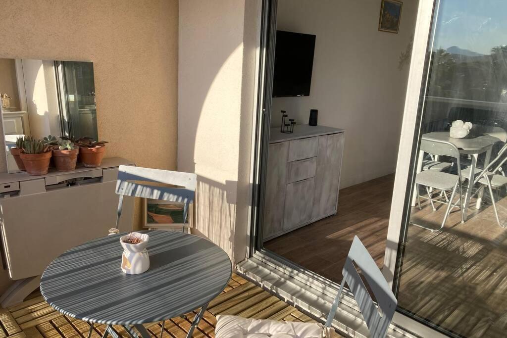 Apartmán Escapade Au Port Hyères Exteriér fotografie